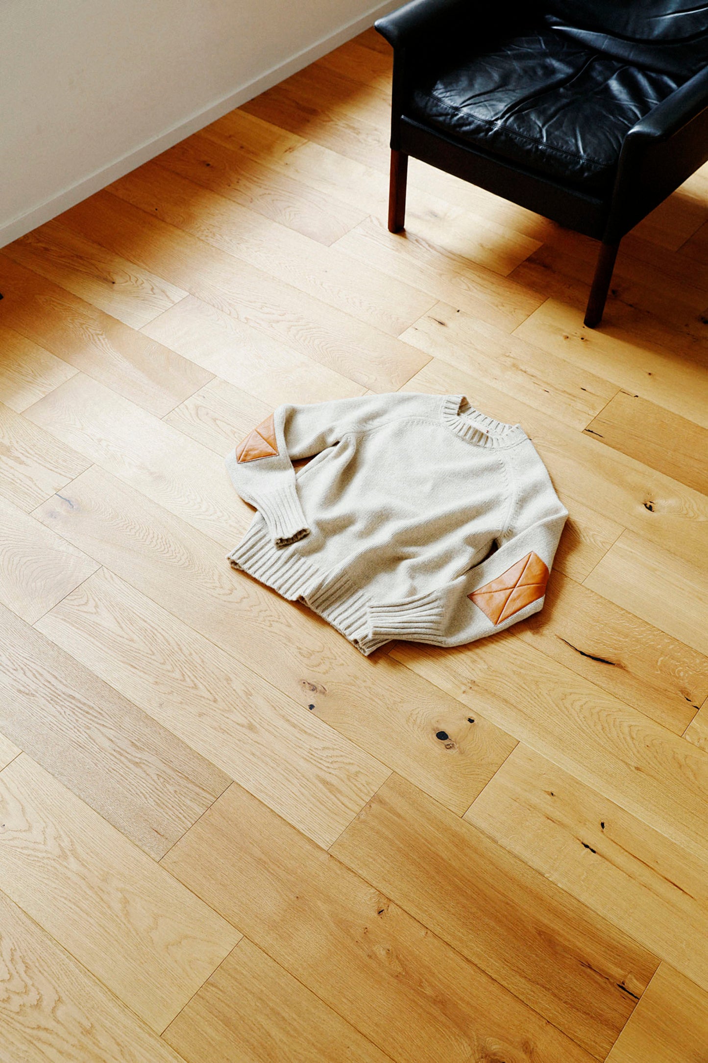 CREW NECK WARM SWEATER
