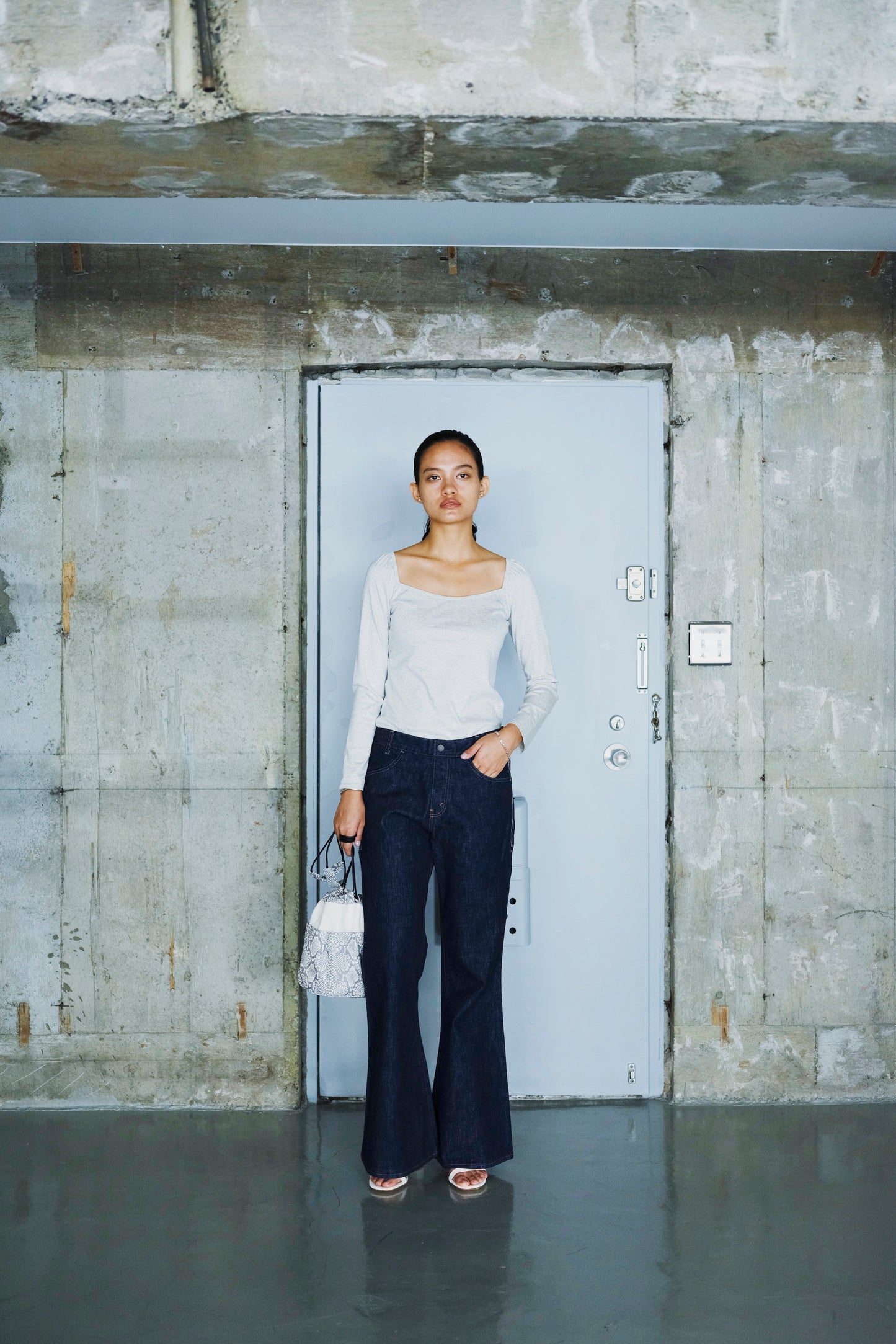 ORGANIC SIDE ZIP FLARE DENIM