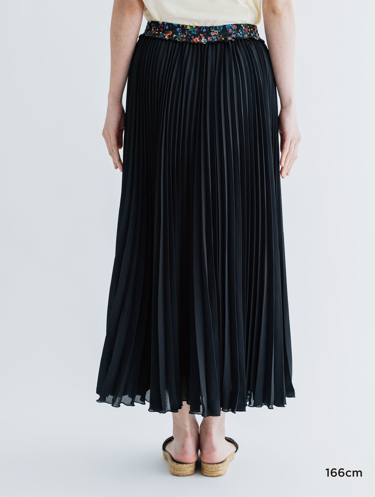FLOWER WAIST PLEATED SKIRT