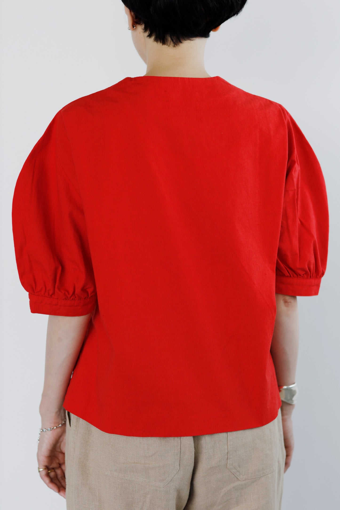 ROUND SLEEVE BLOUSE