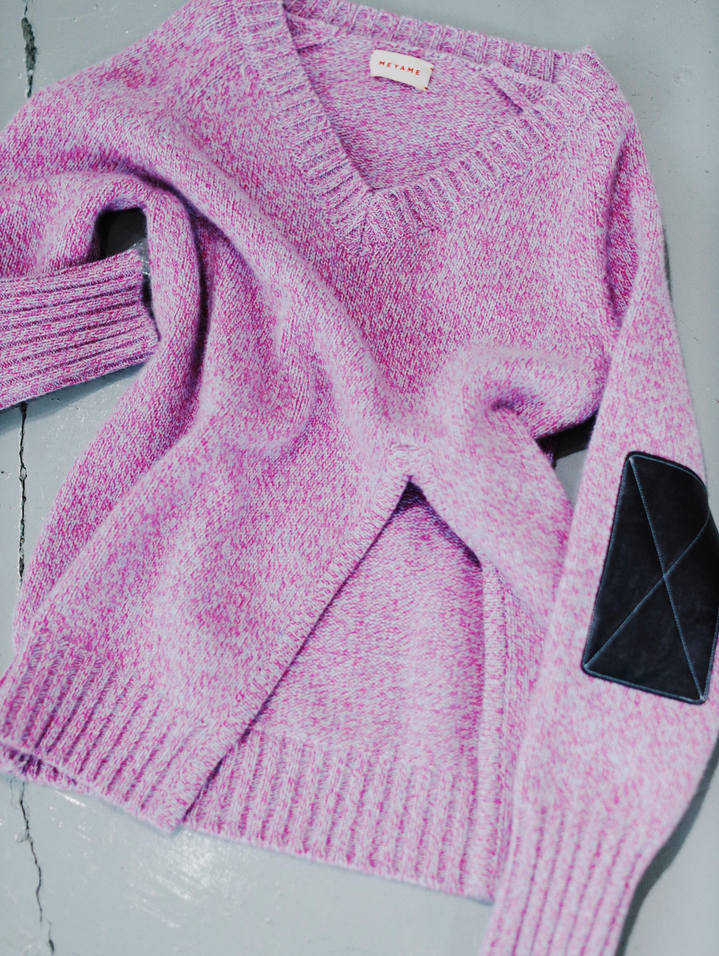 V-NECK HEATHER KNIT