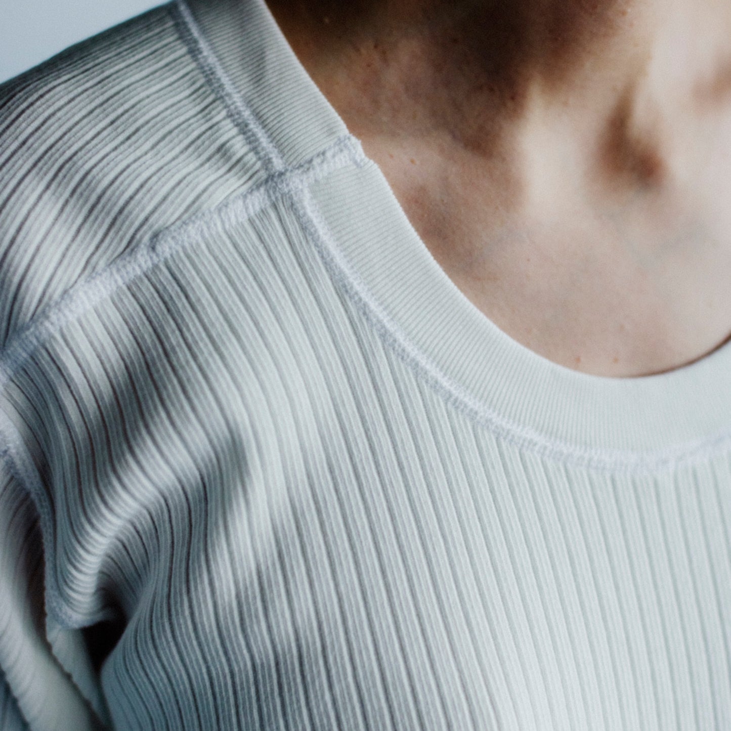 OBLONG NECK RIB PULLOVER
