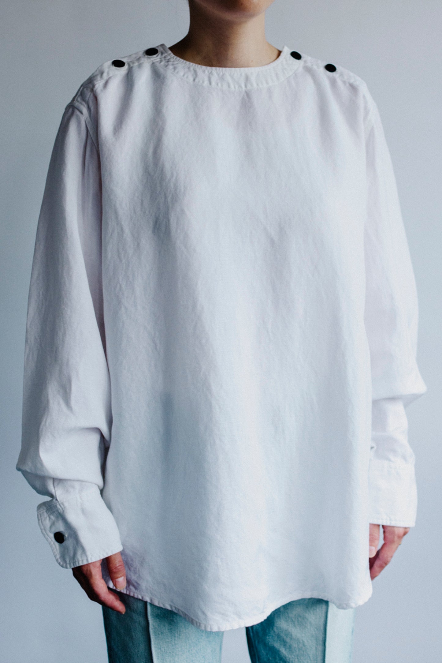 LINEN CREW NECK BLOUSE