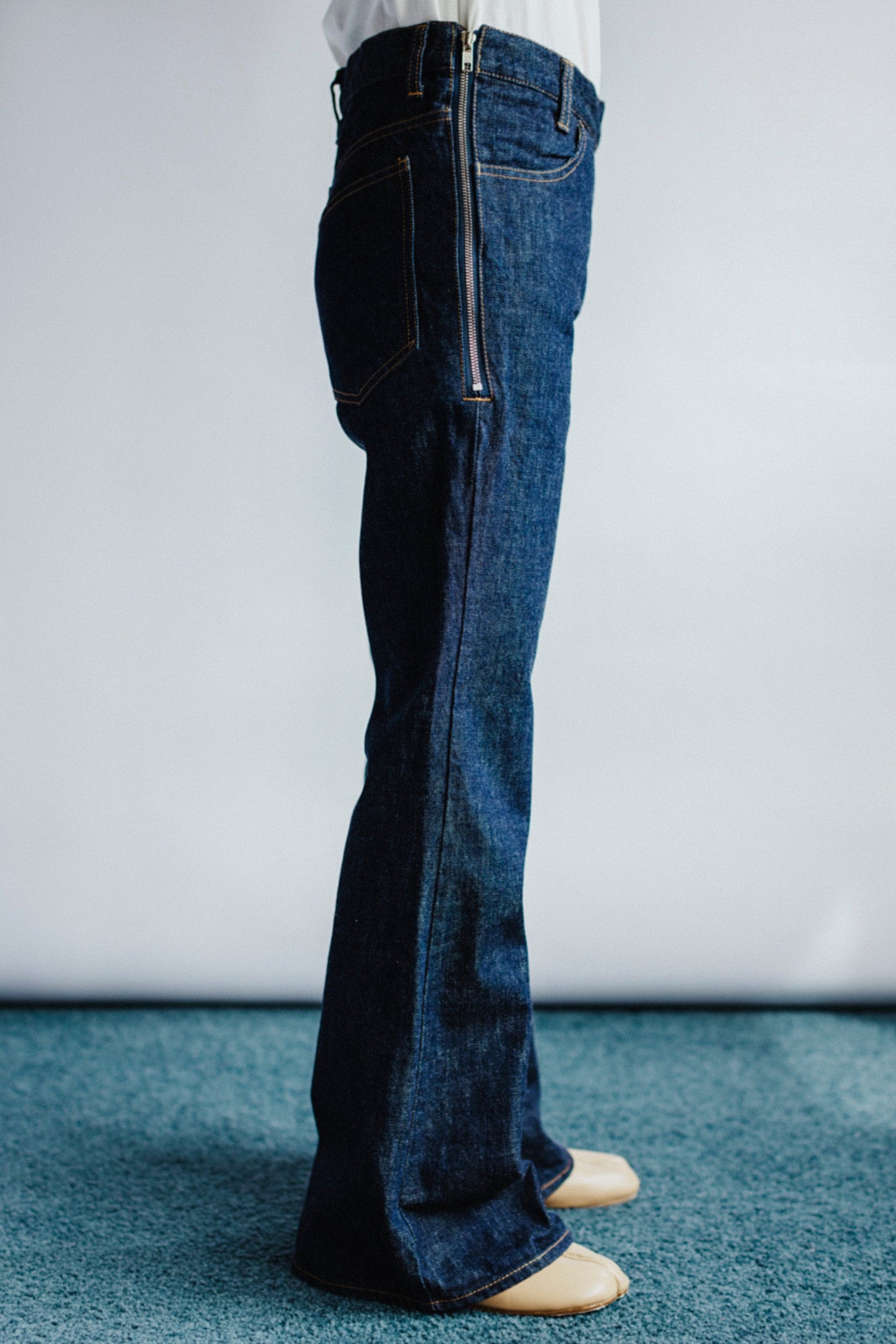 ORGANIC SIDE ZIP FLARE DENIM