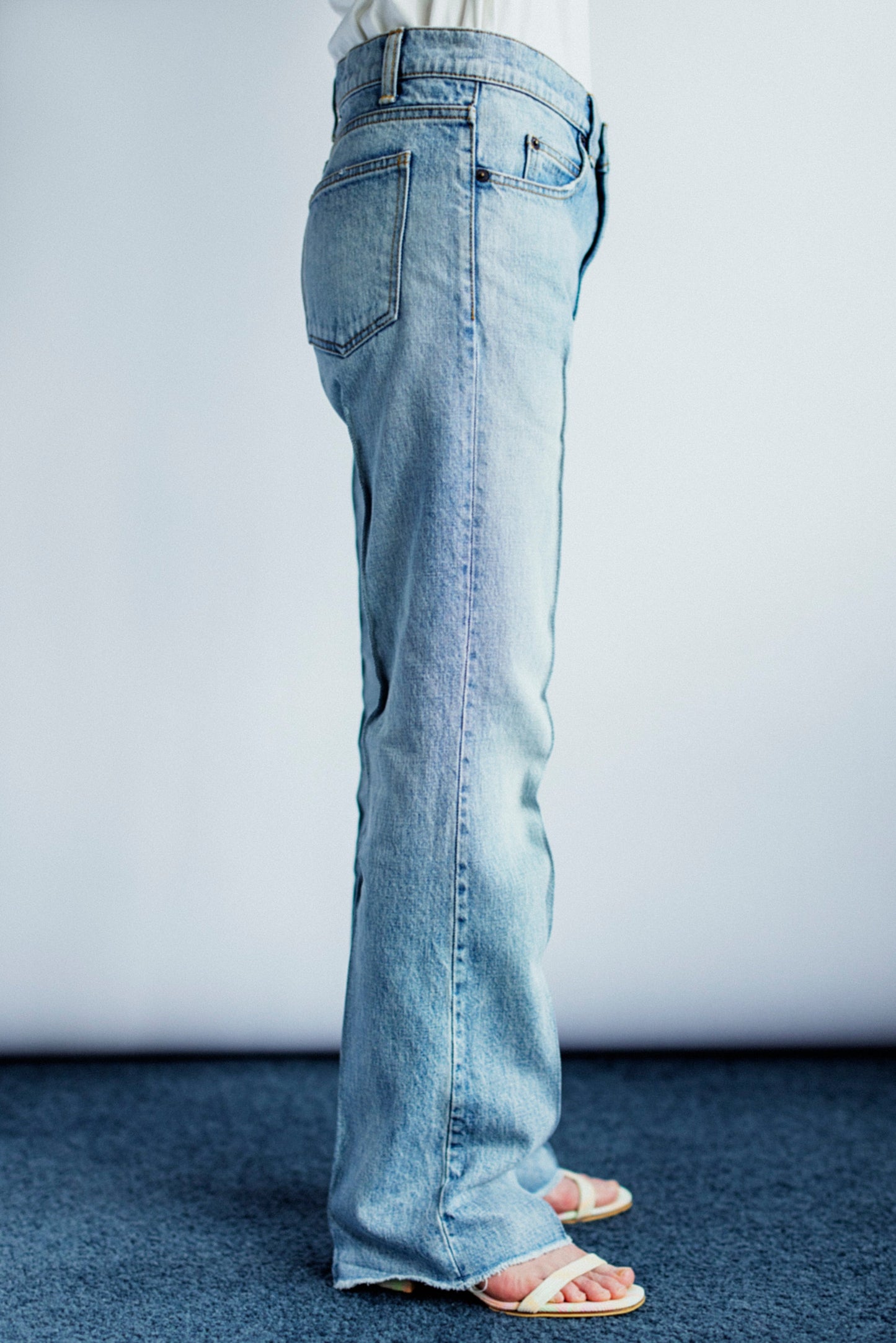 CENTER PLEATS FLARE JEANS