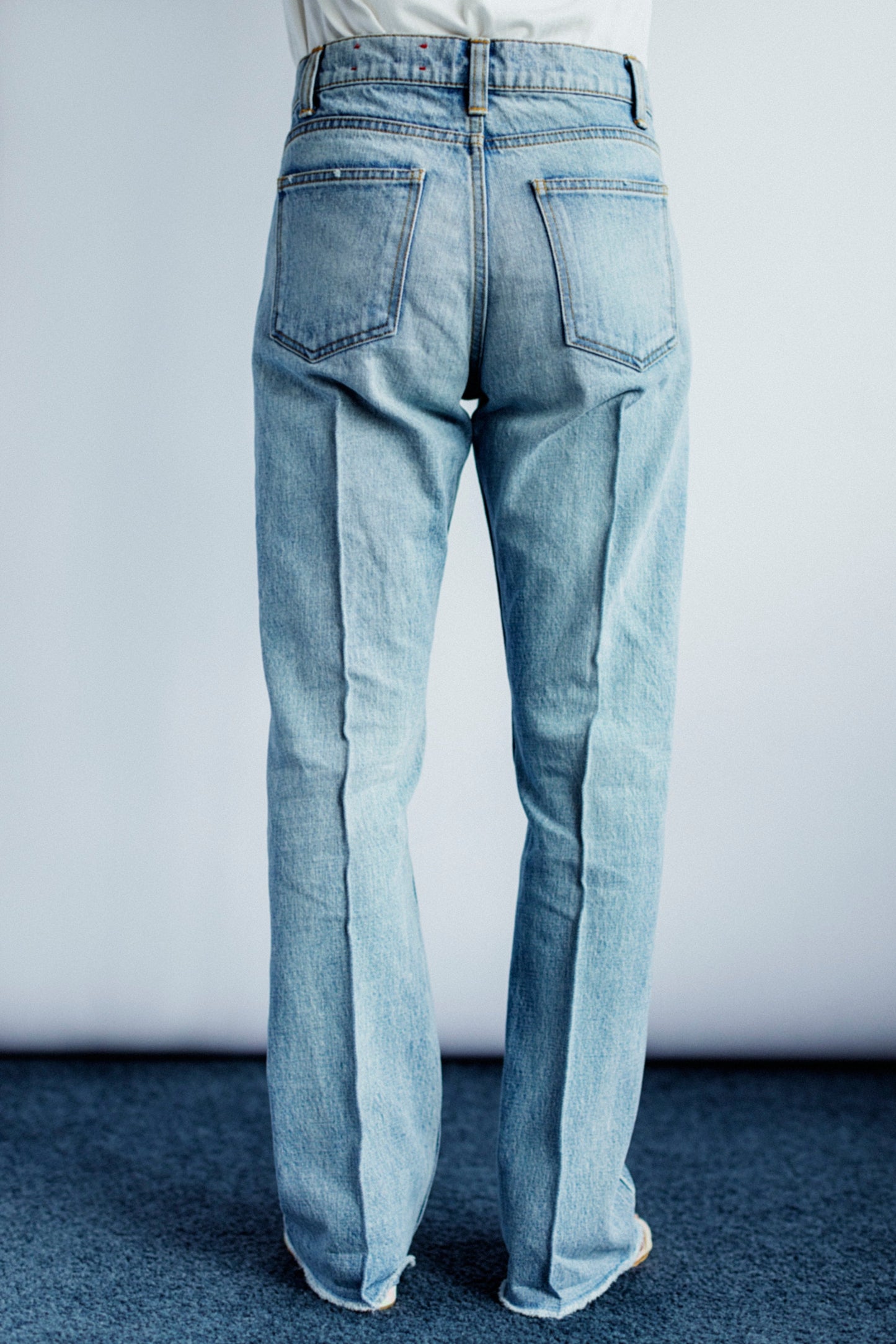 CENTER PLEATS FLARE JEANS