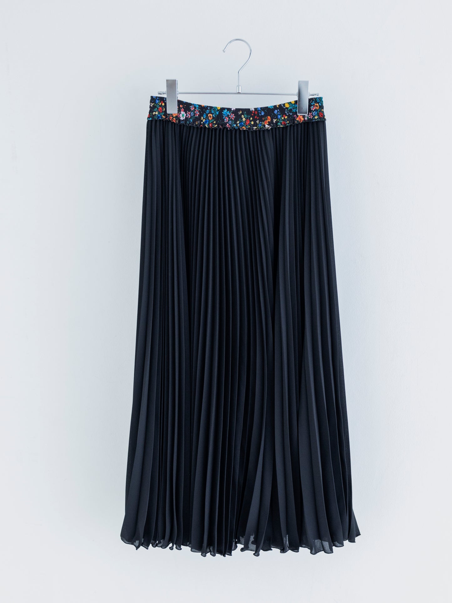 FLOWER WAIST PLEATED SKIRT