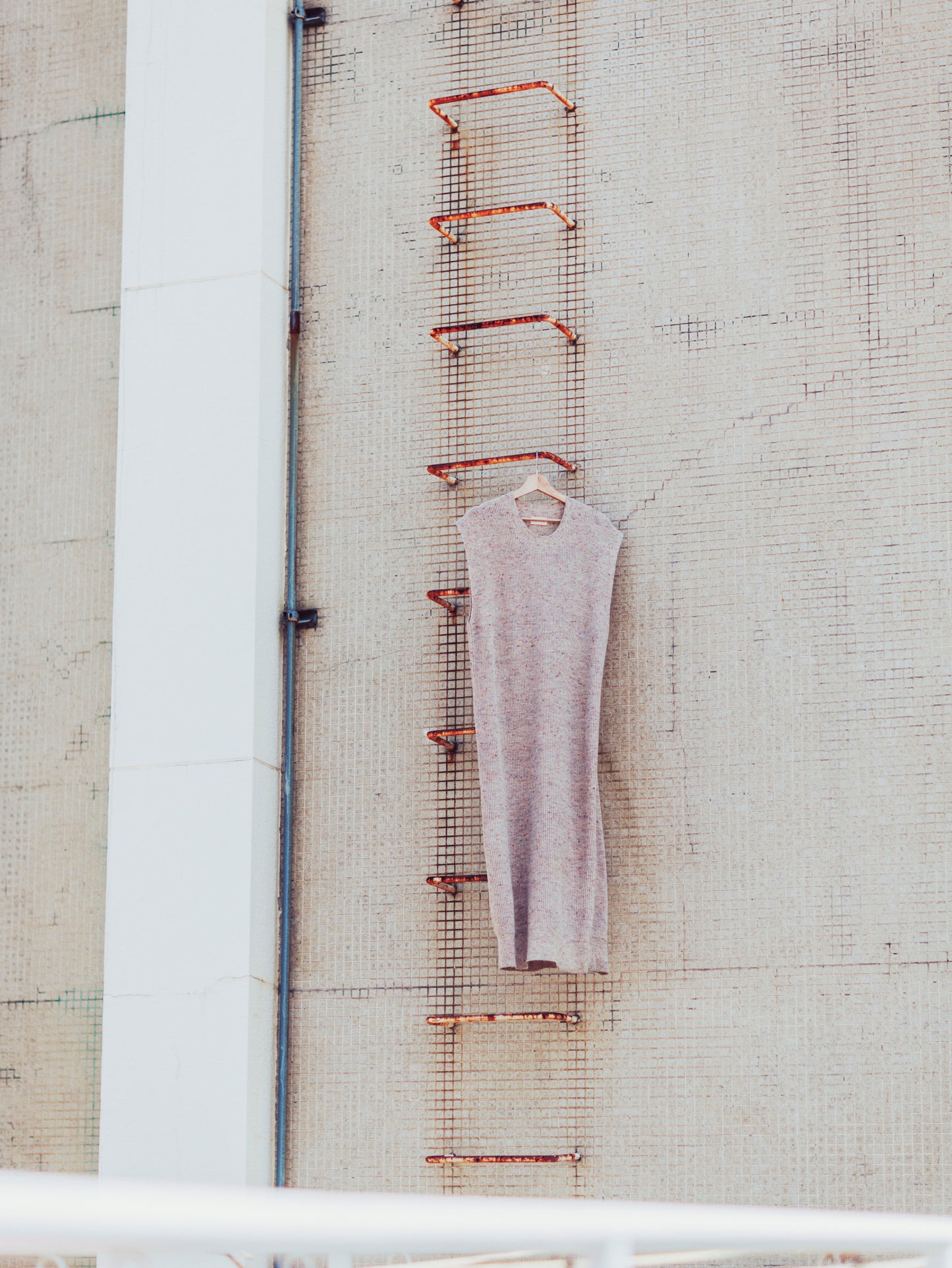 WOOL SLEEVELESS KNIT DRESS