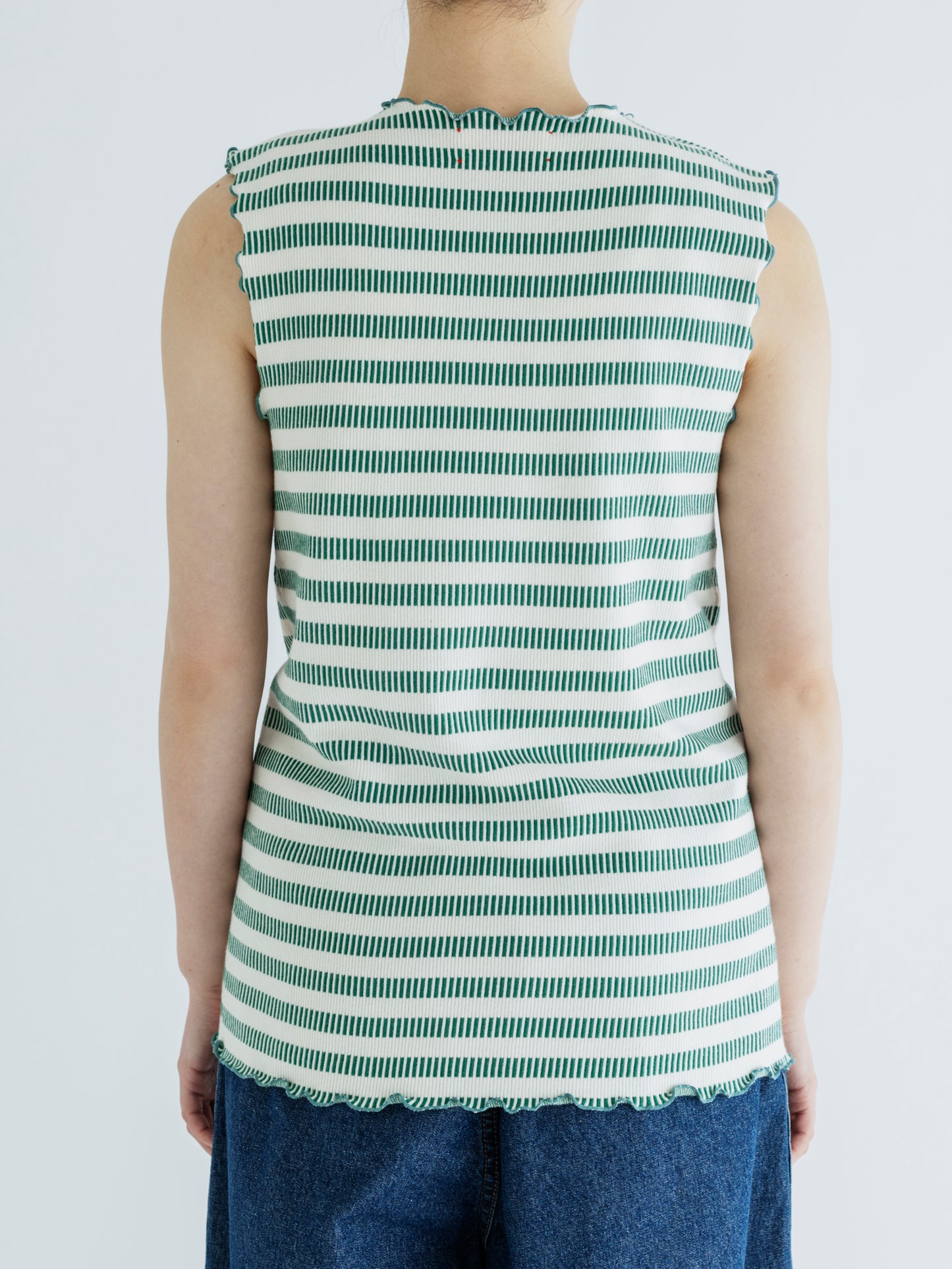 BORDER SLEEVELESS