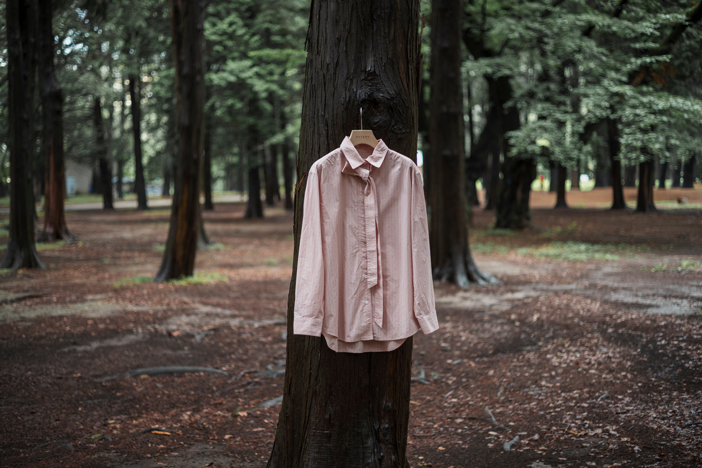 【Pre-order】STRIPED BOW-TIE BLOUSE