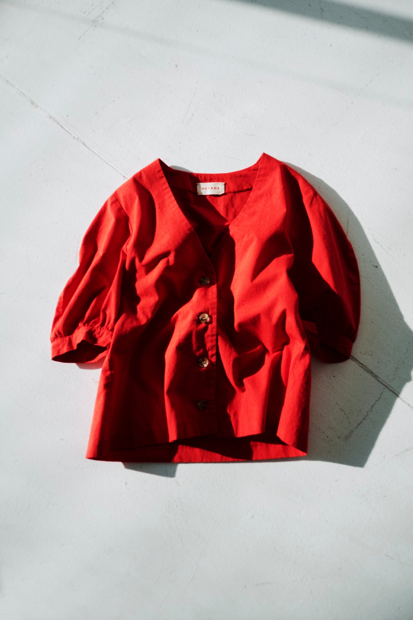 ROUND SLEEVE BLOUSE