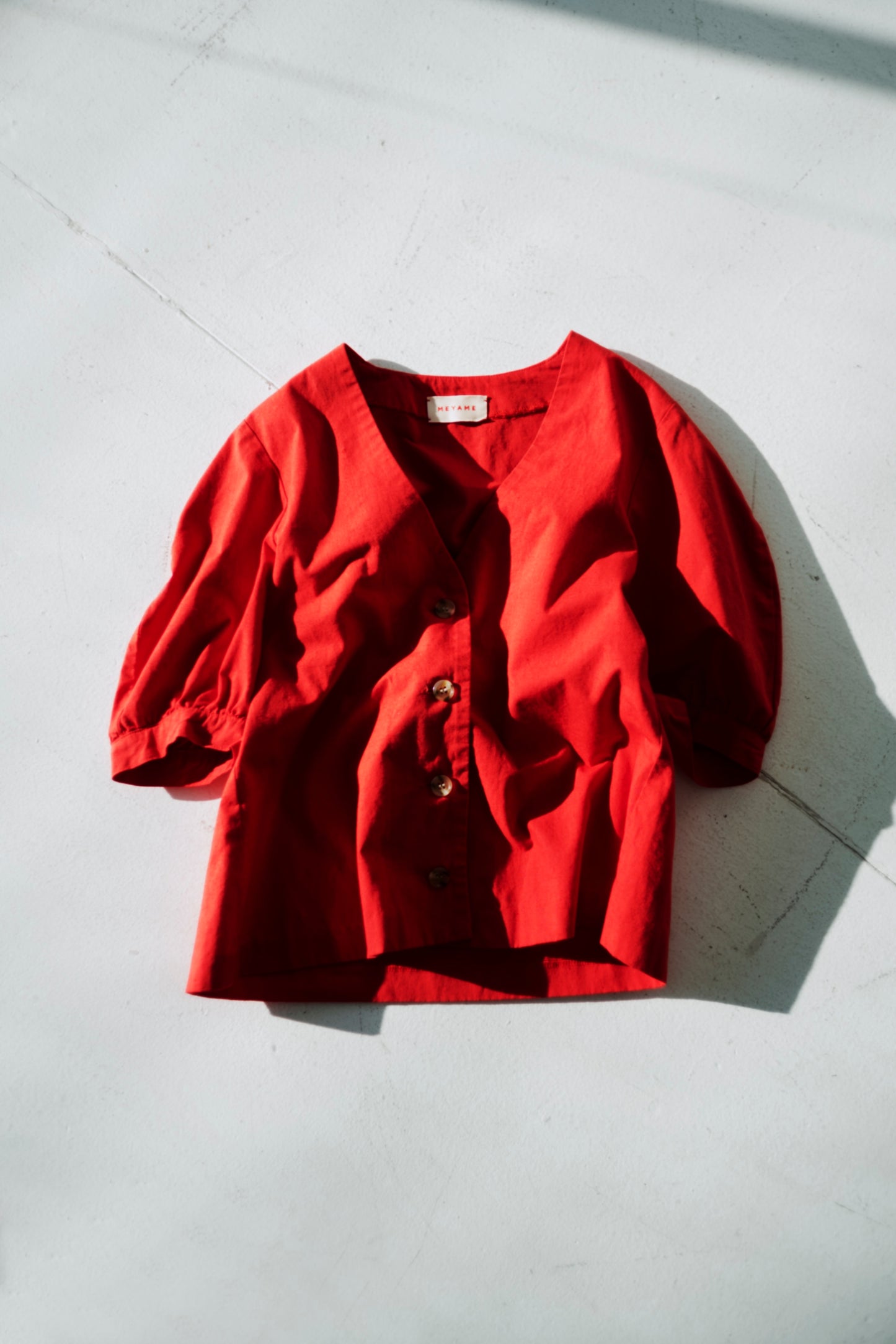 ROUND SLEEVE BLOUSE