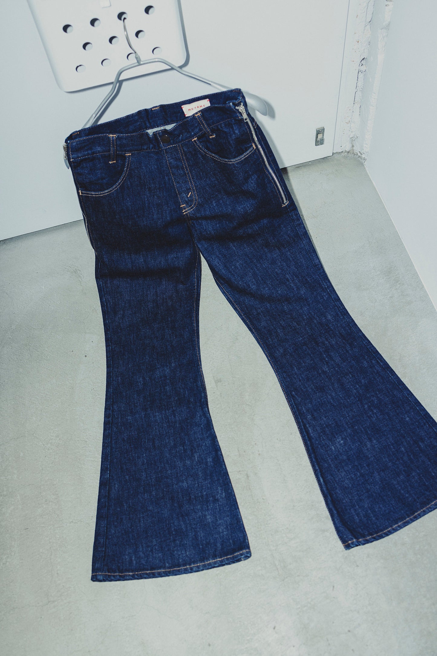 SIDE ZIP FLARE JEAN