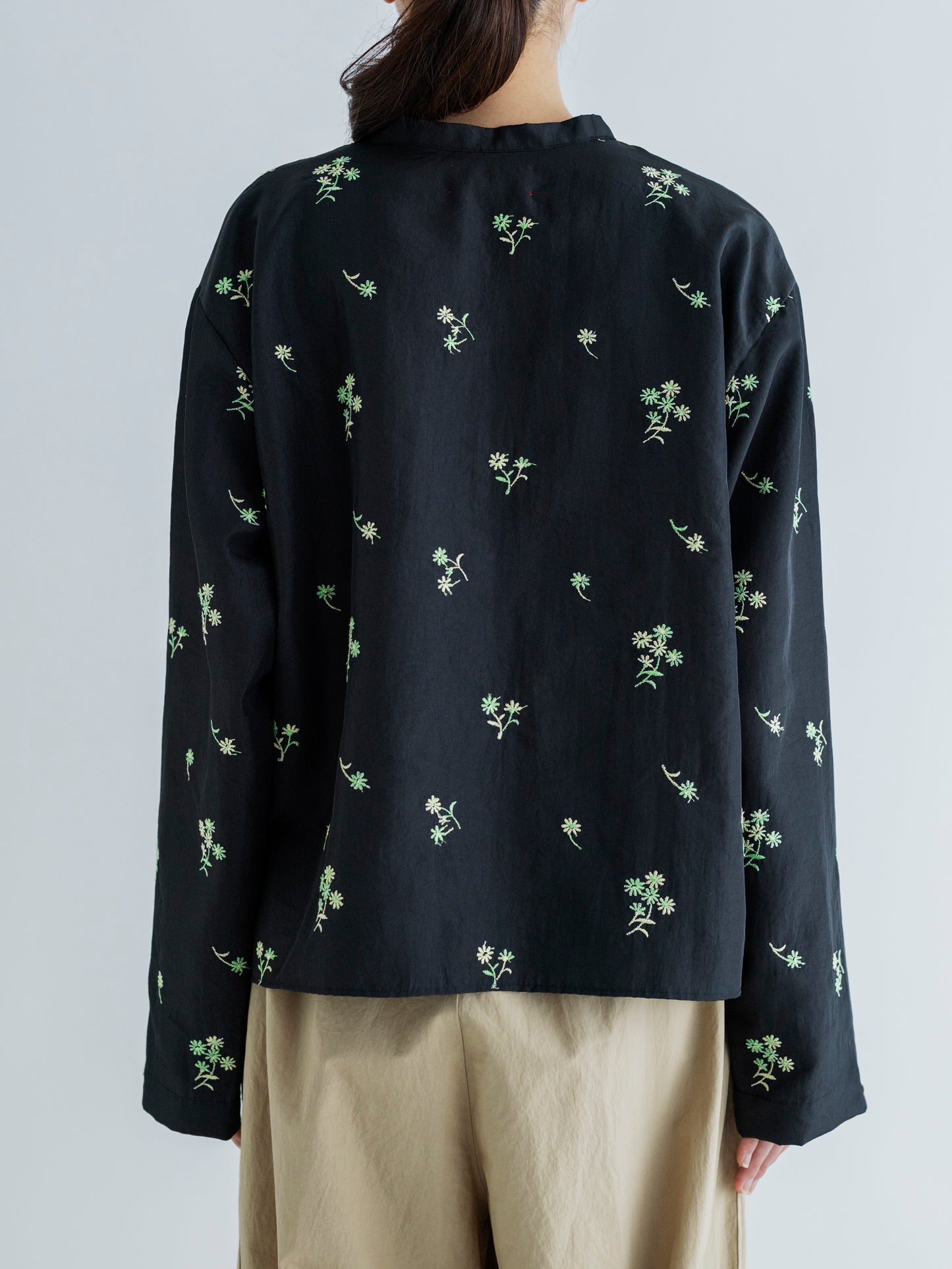 FLOWER EMBROIDERY BLOUSE