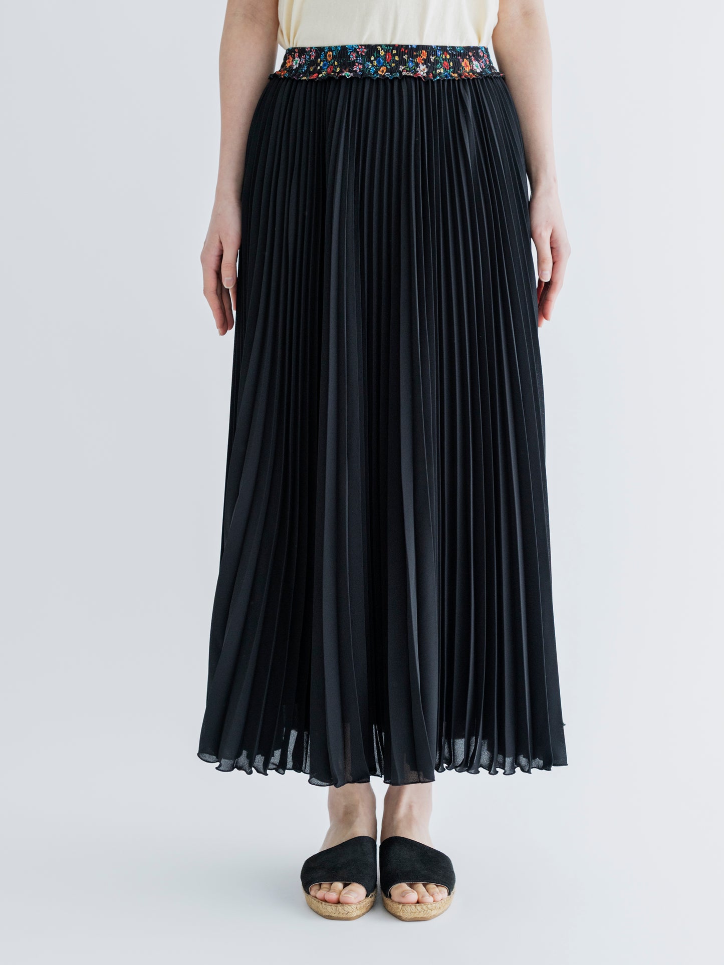 FLOWER WAIST PLEATED SKIRT