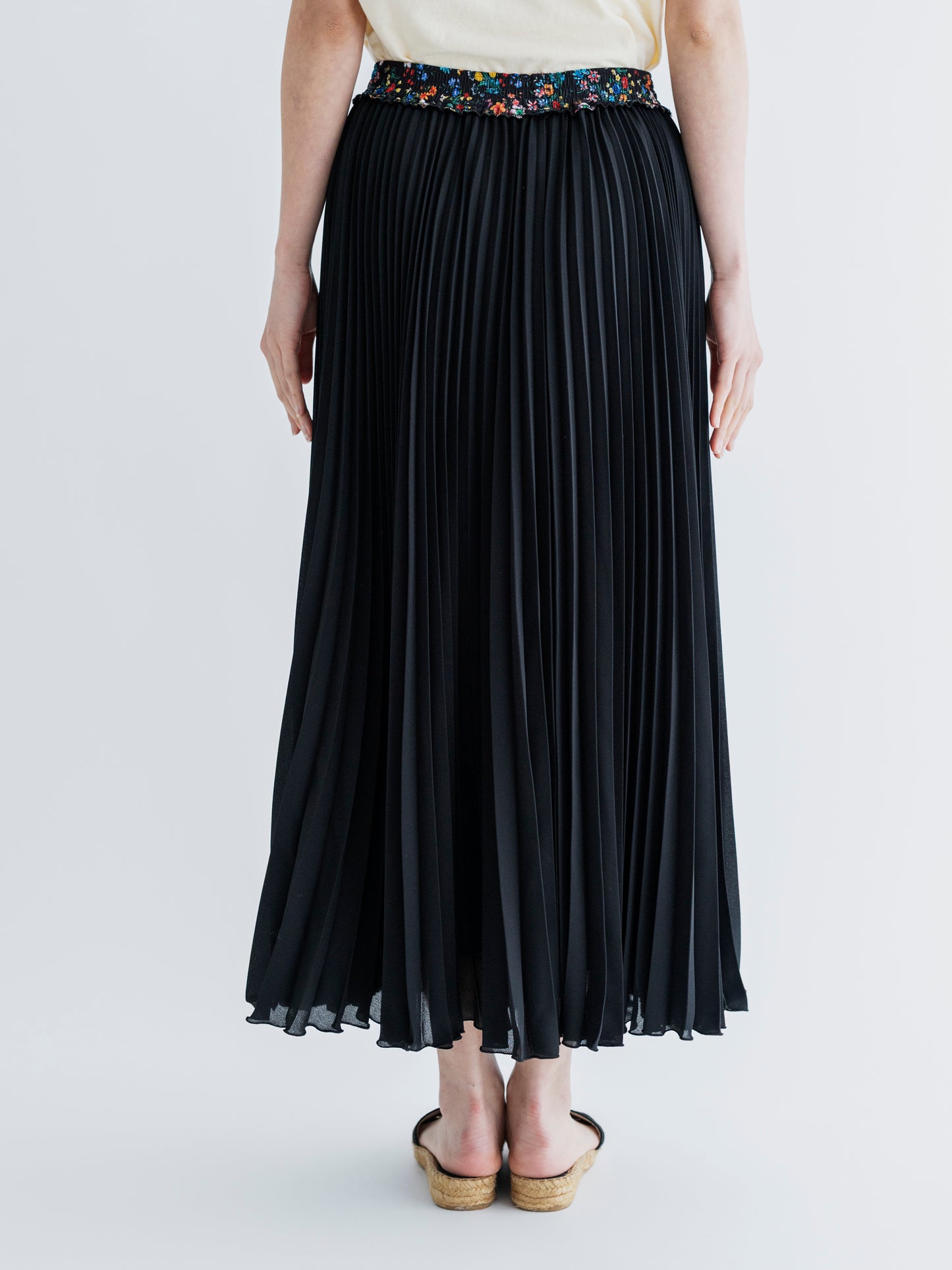 FLOWER WAIST PLEATED SKIRT
