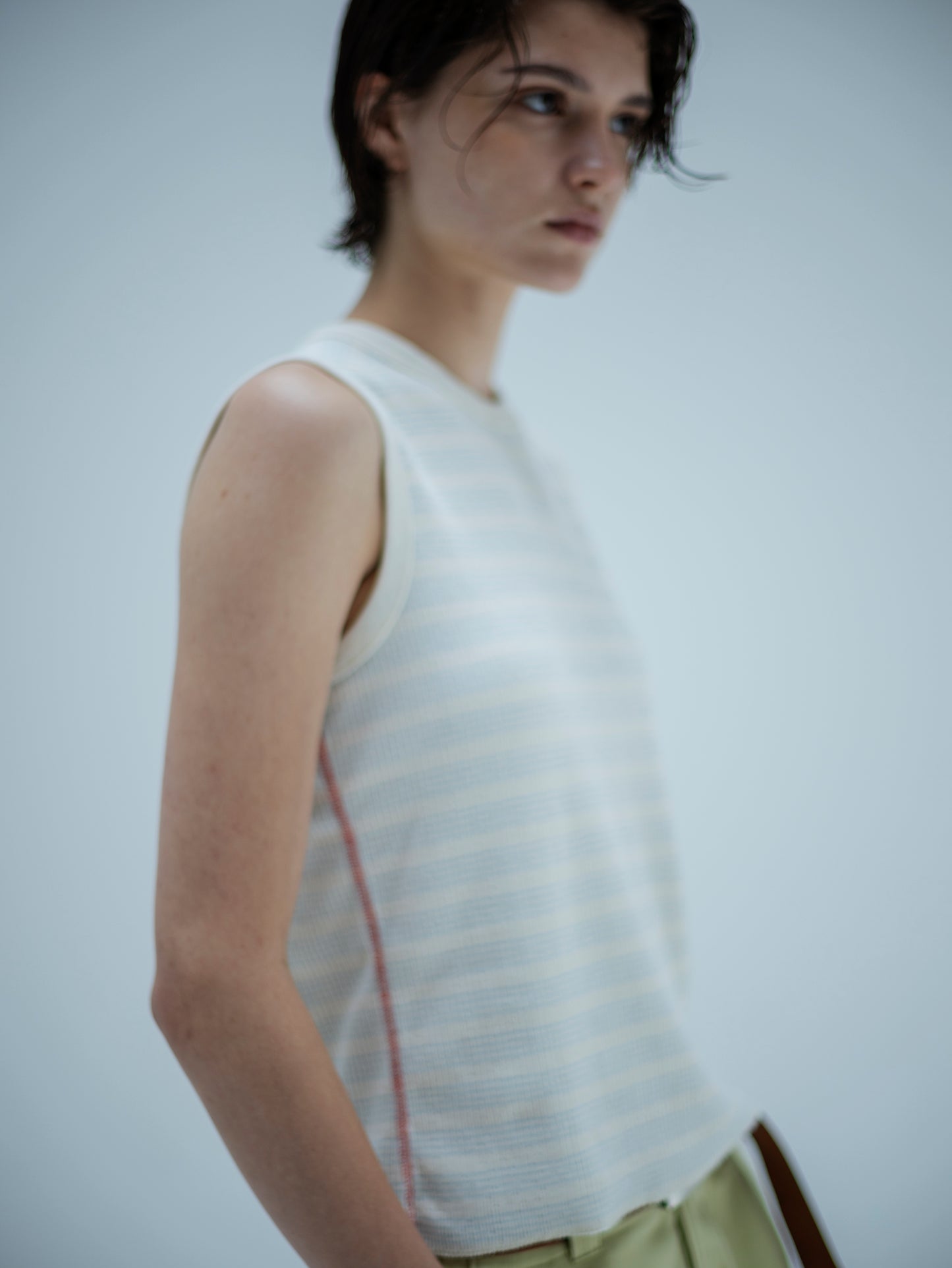 EYELET RIB BORDER SLEEVELESS