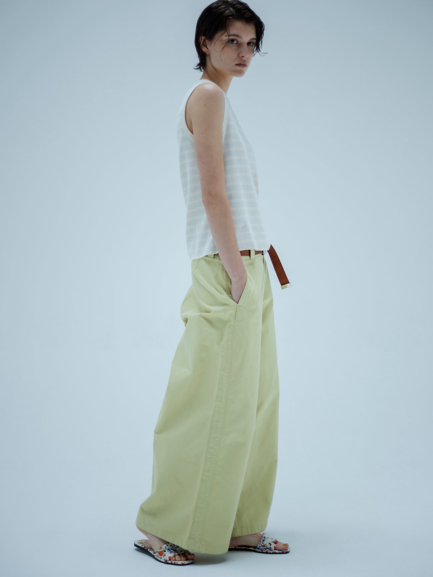 EYELET RIB BORDER SLEEVELESS