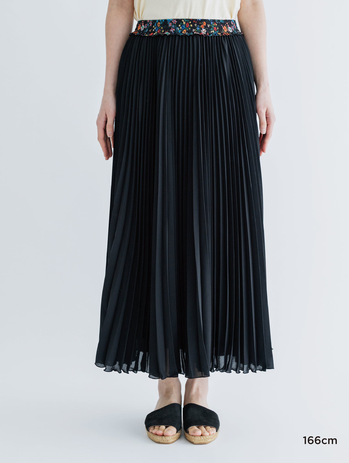 FLOWER WAIST PLEATED SKIRT
