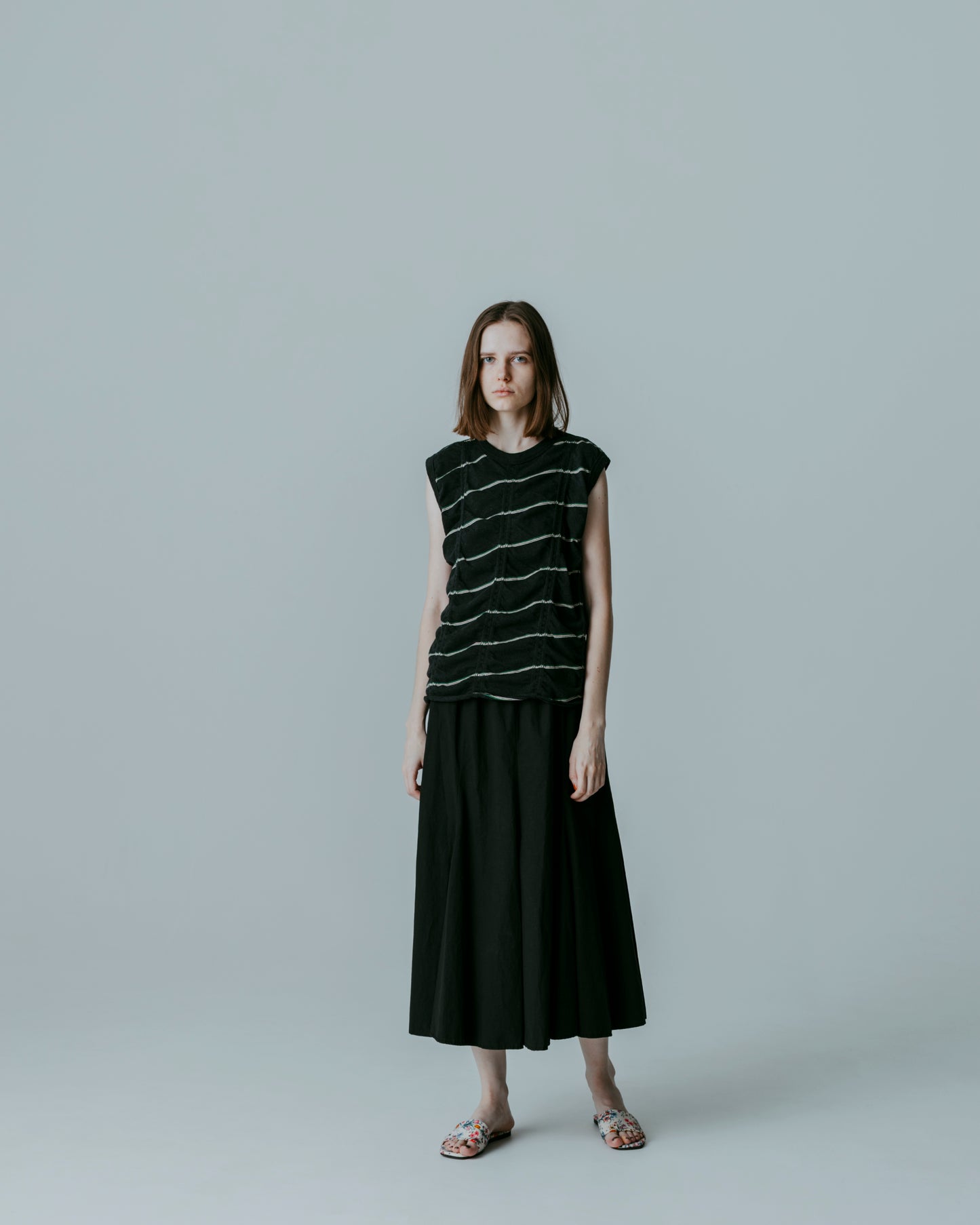 TUCKED JACQUARD BORDER SLEEVELESS