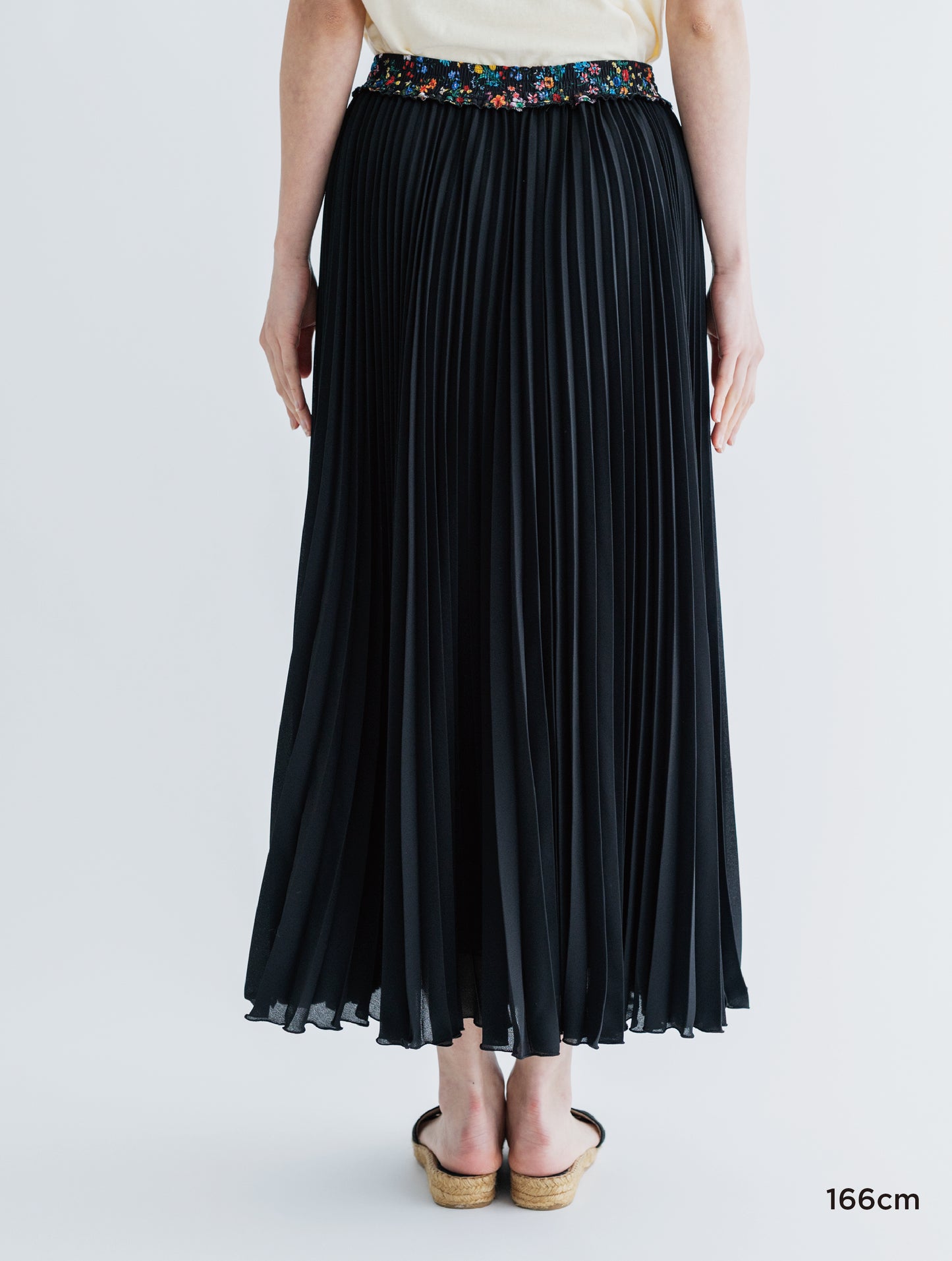 FLOWER WAIST PLEATED SKIRT