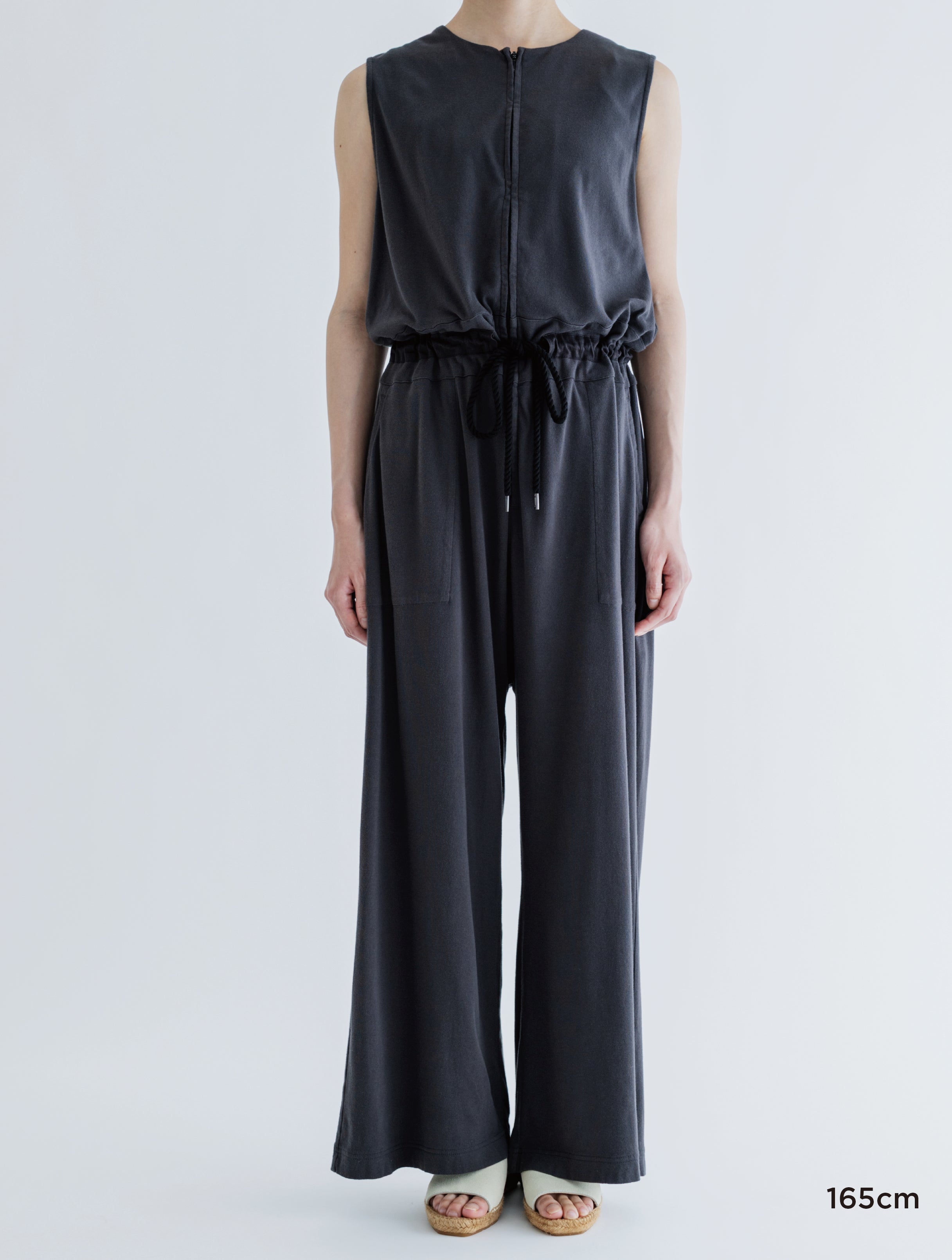 SLEEVELESS HALF ZIP ALL-IN-ONE – MEYAME