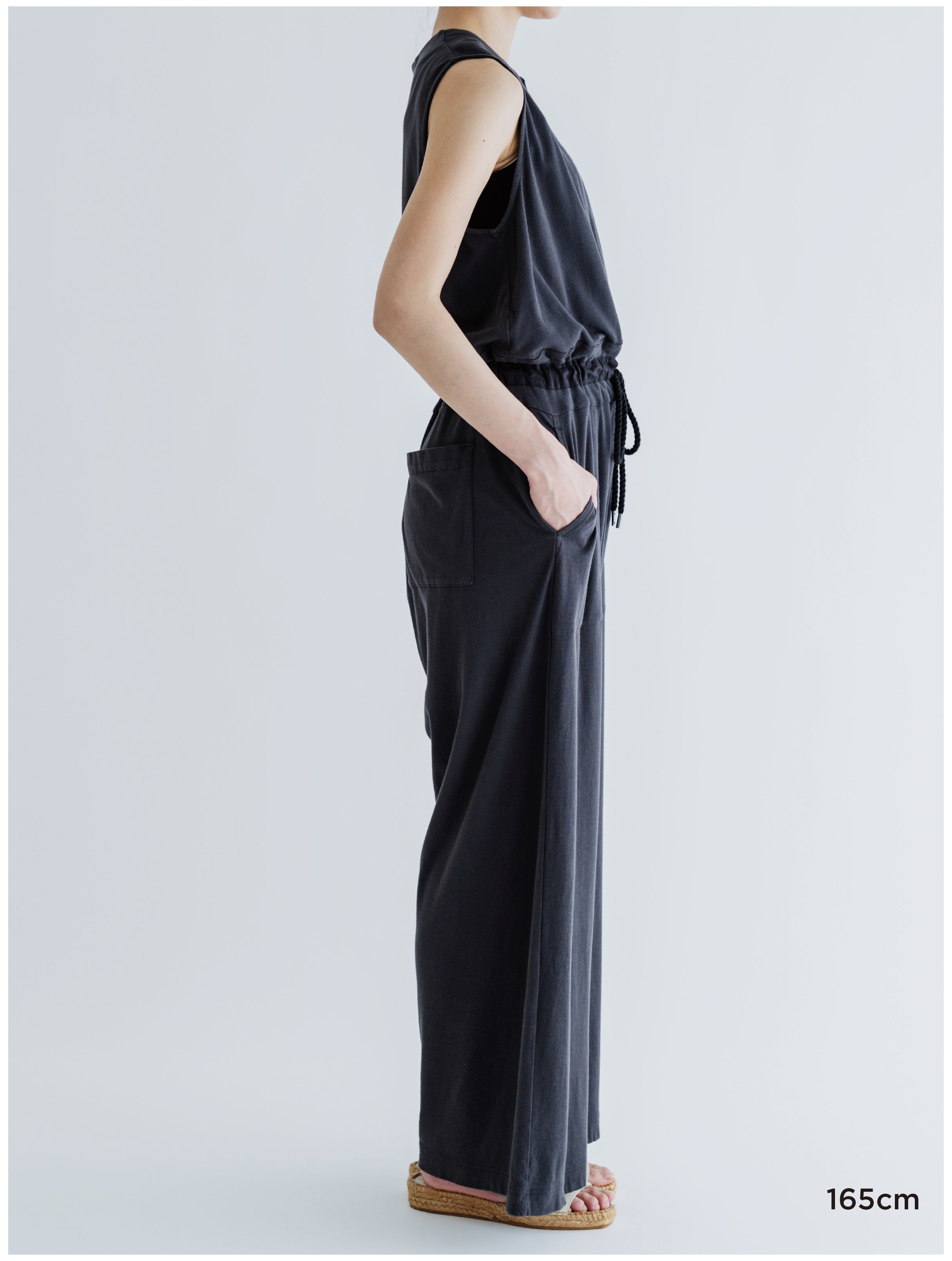 SLEEVELESS HALF ZIP ALL-IN-ONE – MEYAME