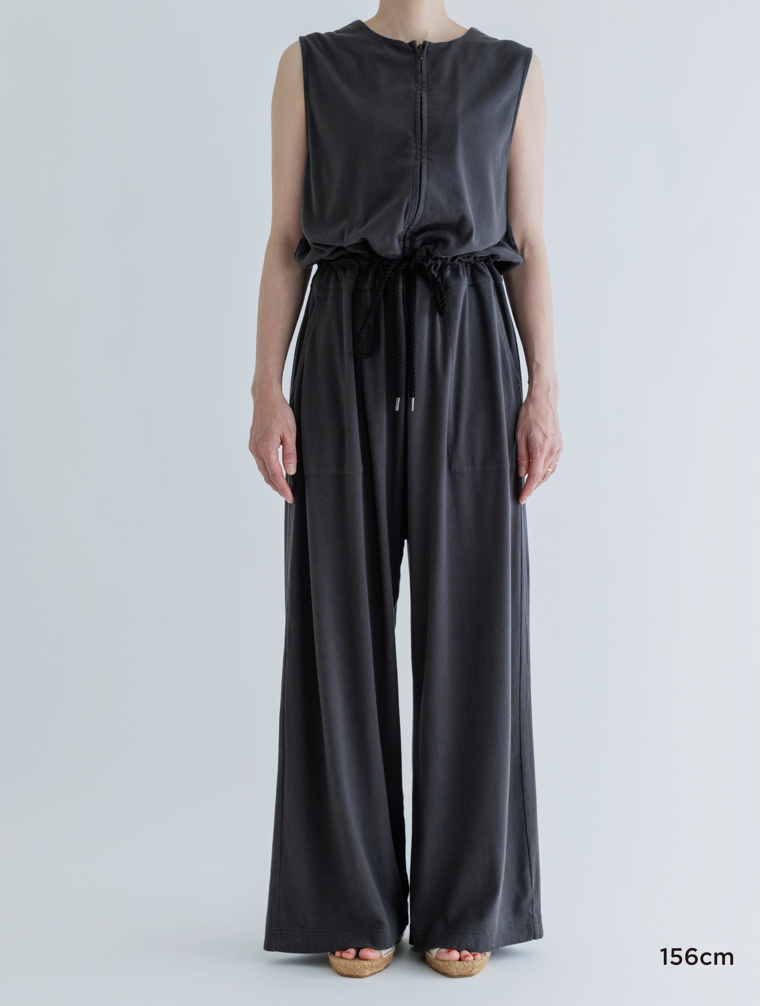 SLEEVELESS HALF ZIP ALL-IN-ONE – MEYAME