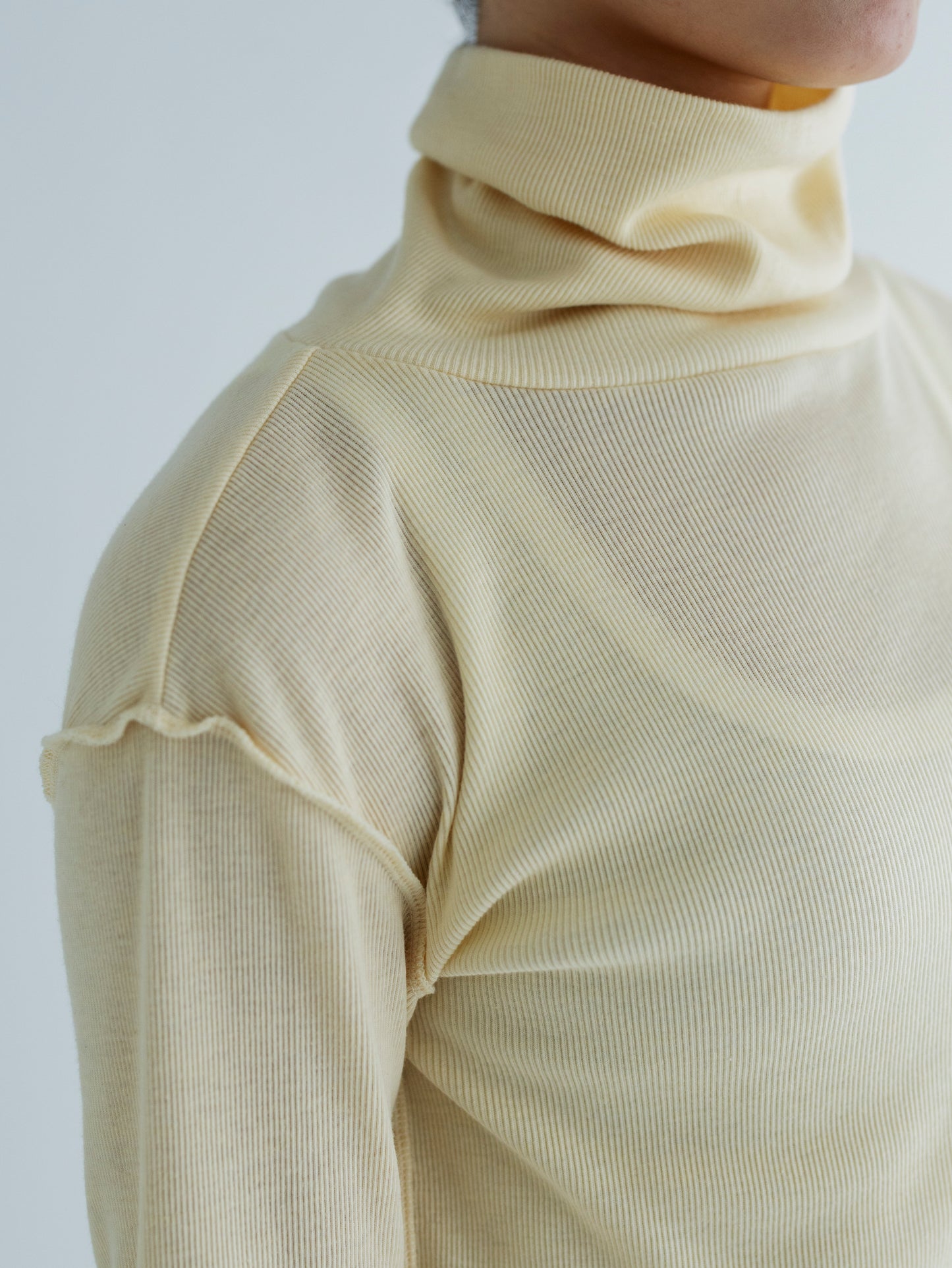 SOFT RIB TURTLENECK