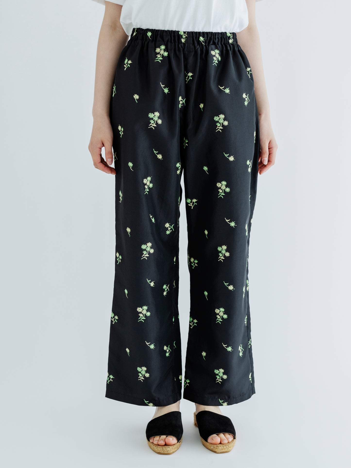 FLOWER  EMBROIDERY PANTS