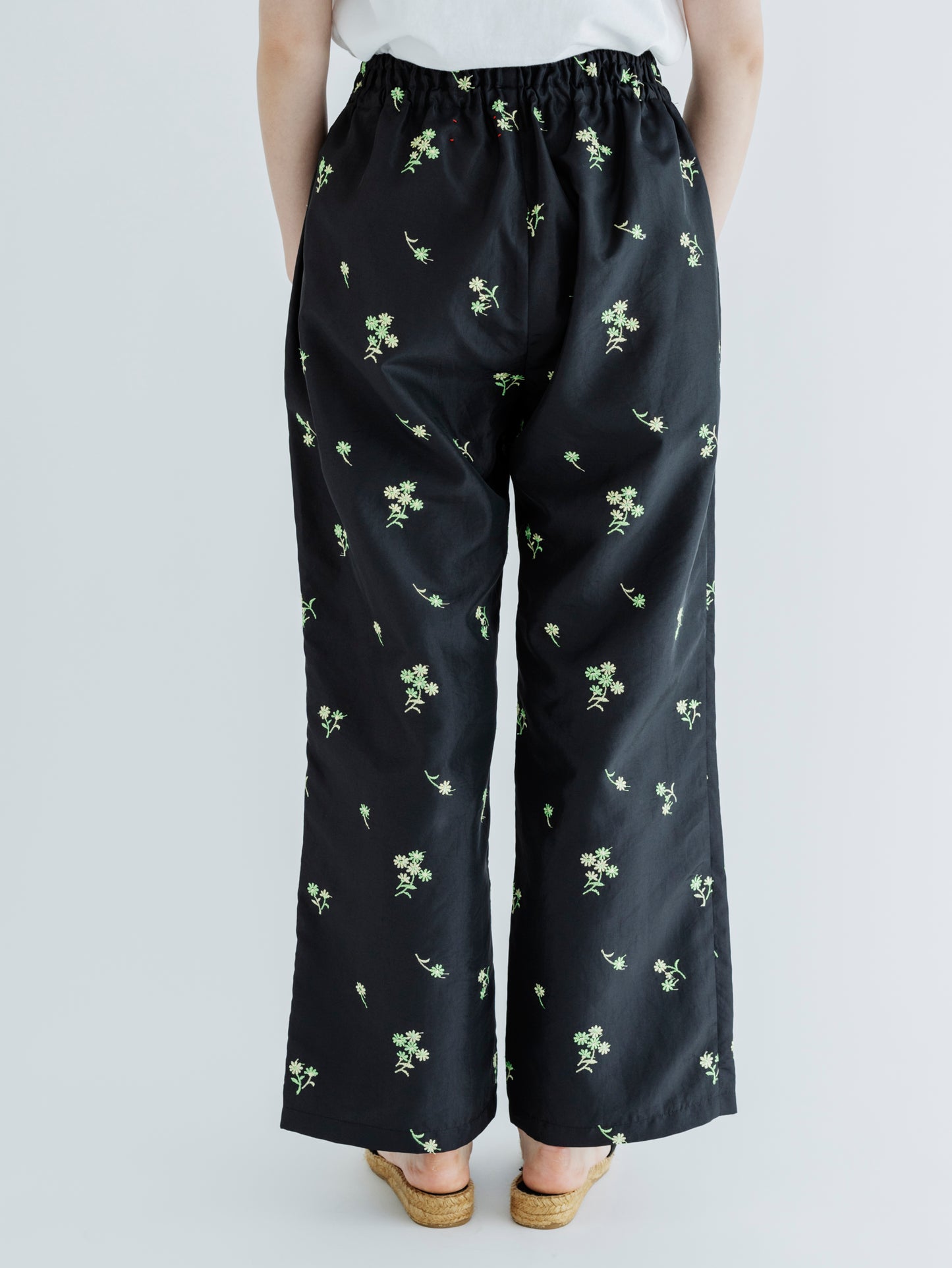 FLOWER  EMBROIDERY PANTS