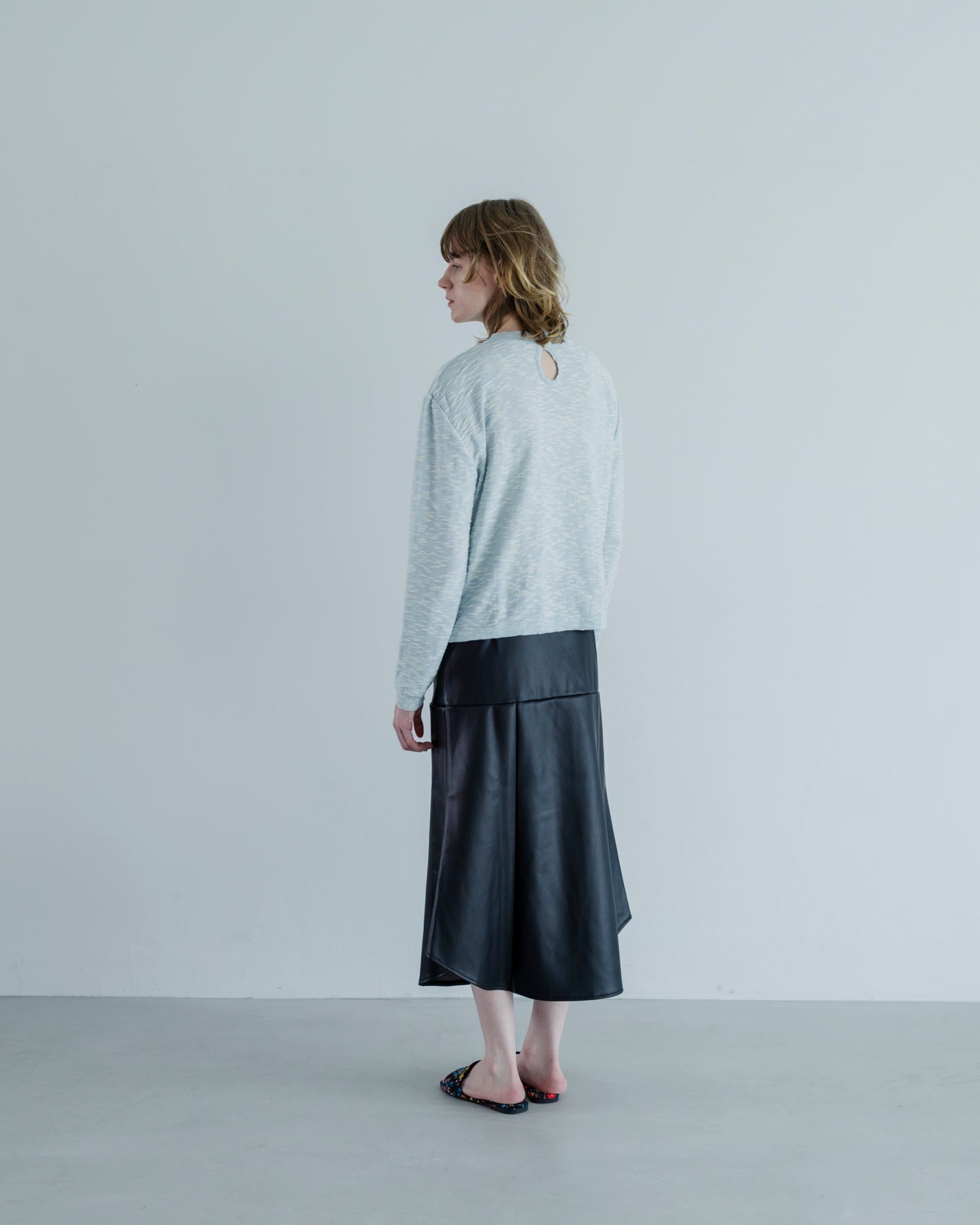 BACK TEAR SHAPE KNIT