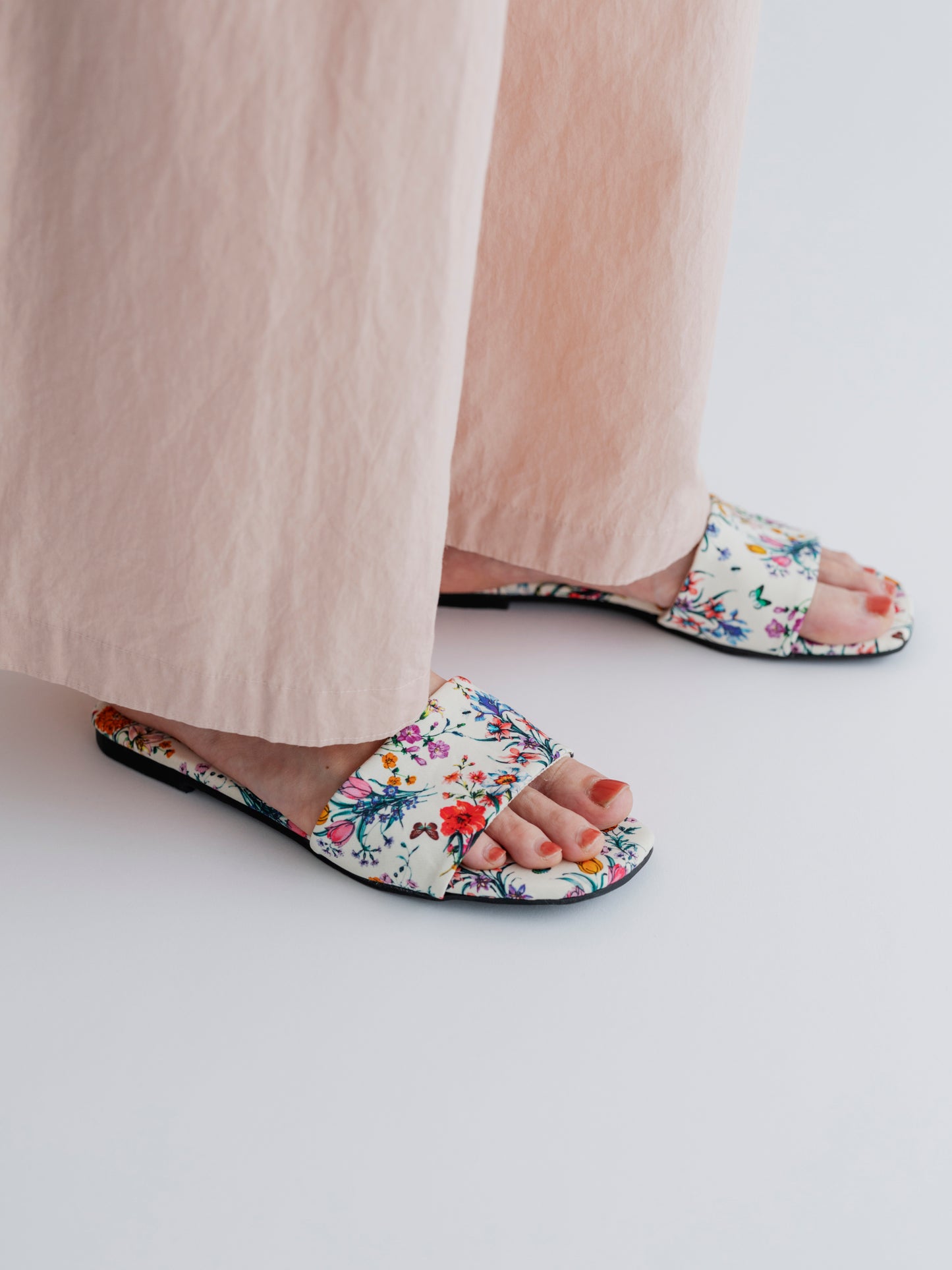 COMFORTABLE SANDAL (FLOWER)
