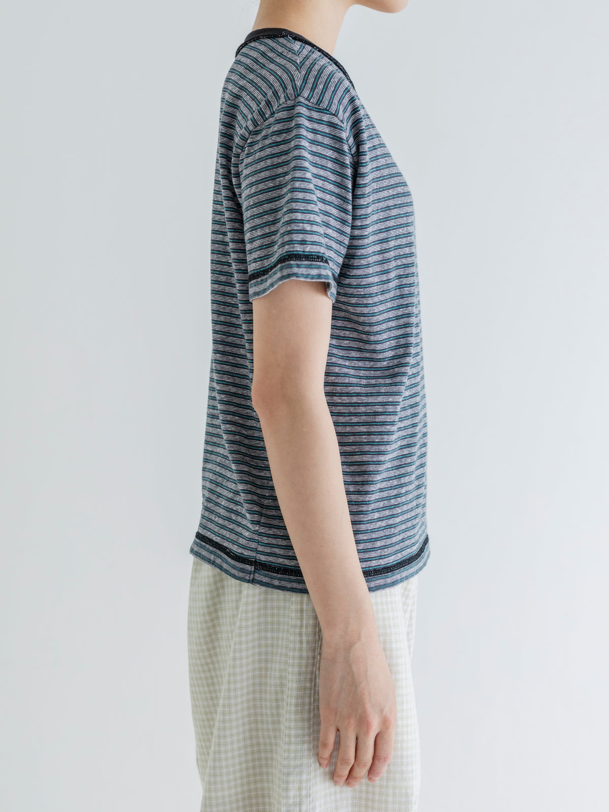 VISIBLE SEAMS BORDER TEE
