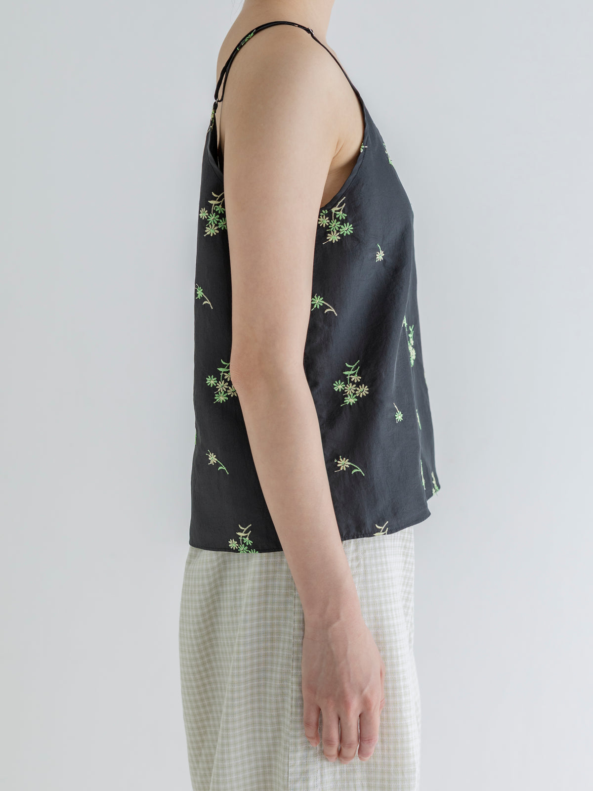 FLOWER  EMBROIDERY CAMISOLE