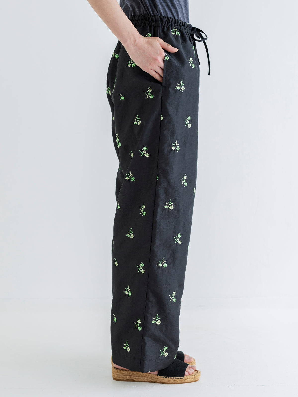 FLOWER EMBROIDERY COZY PANTS