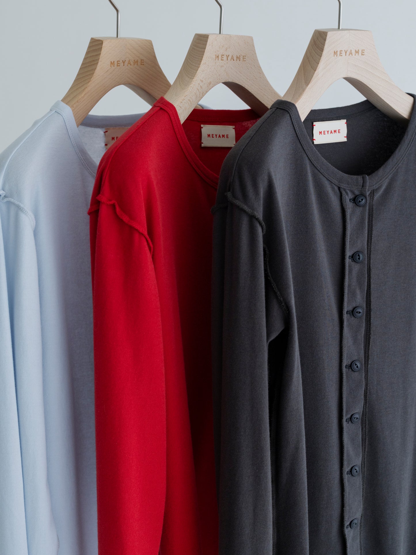 MANY BUTTON CARDIGAN