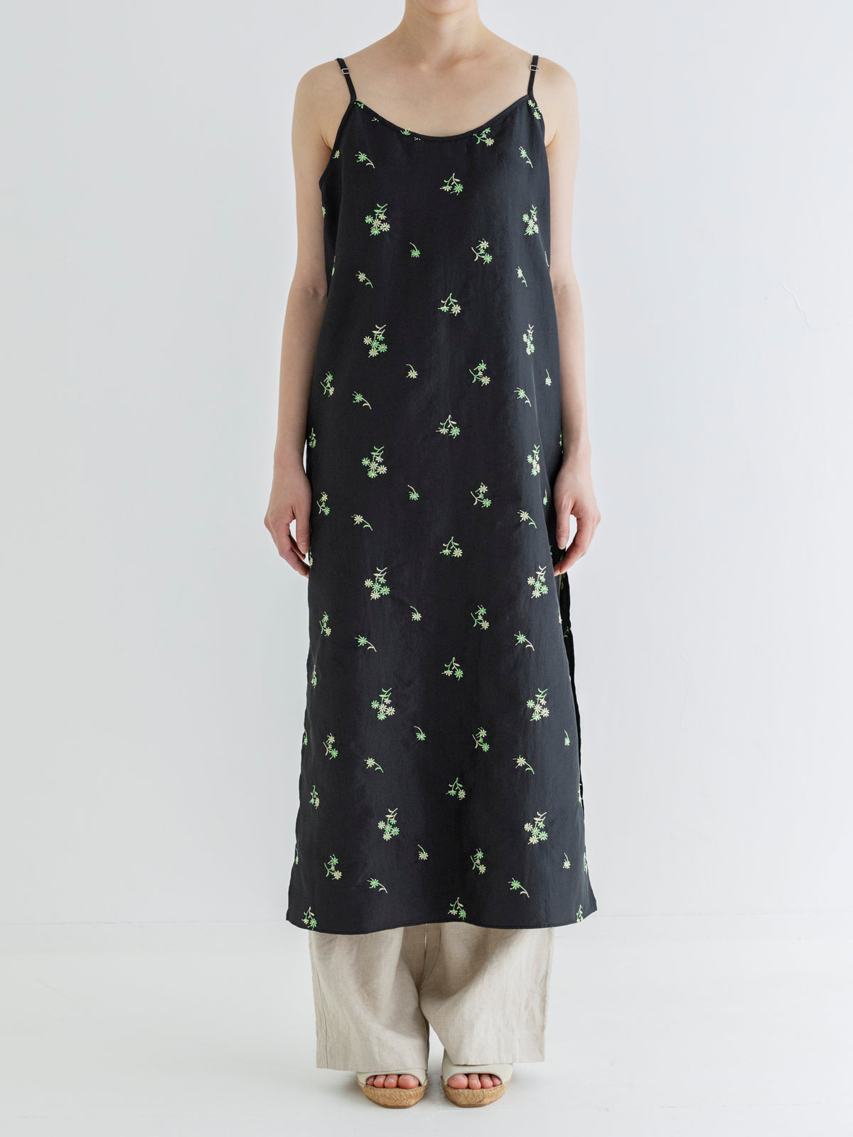 FLOWER EMBROIDERY CAMISOLE DRESS