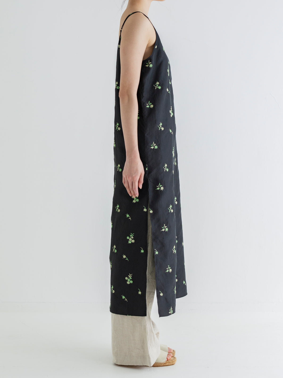 FLOWER EMBROIDERY CAMISOLE DRESS