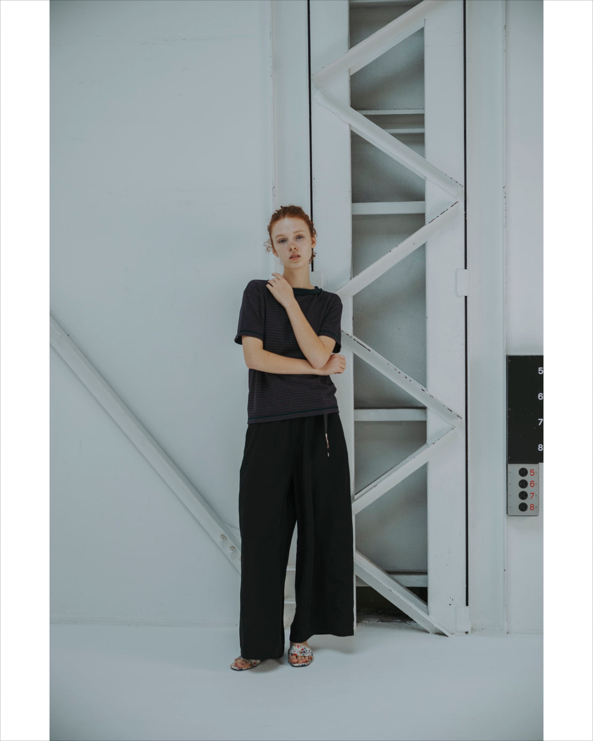 VISIBLE SEAMS BORDER TEE
