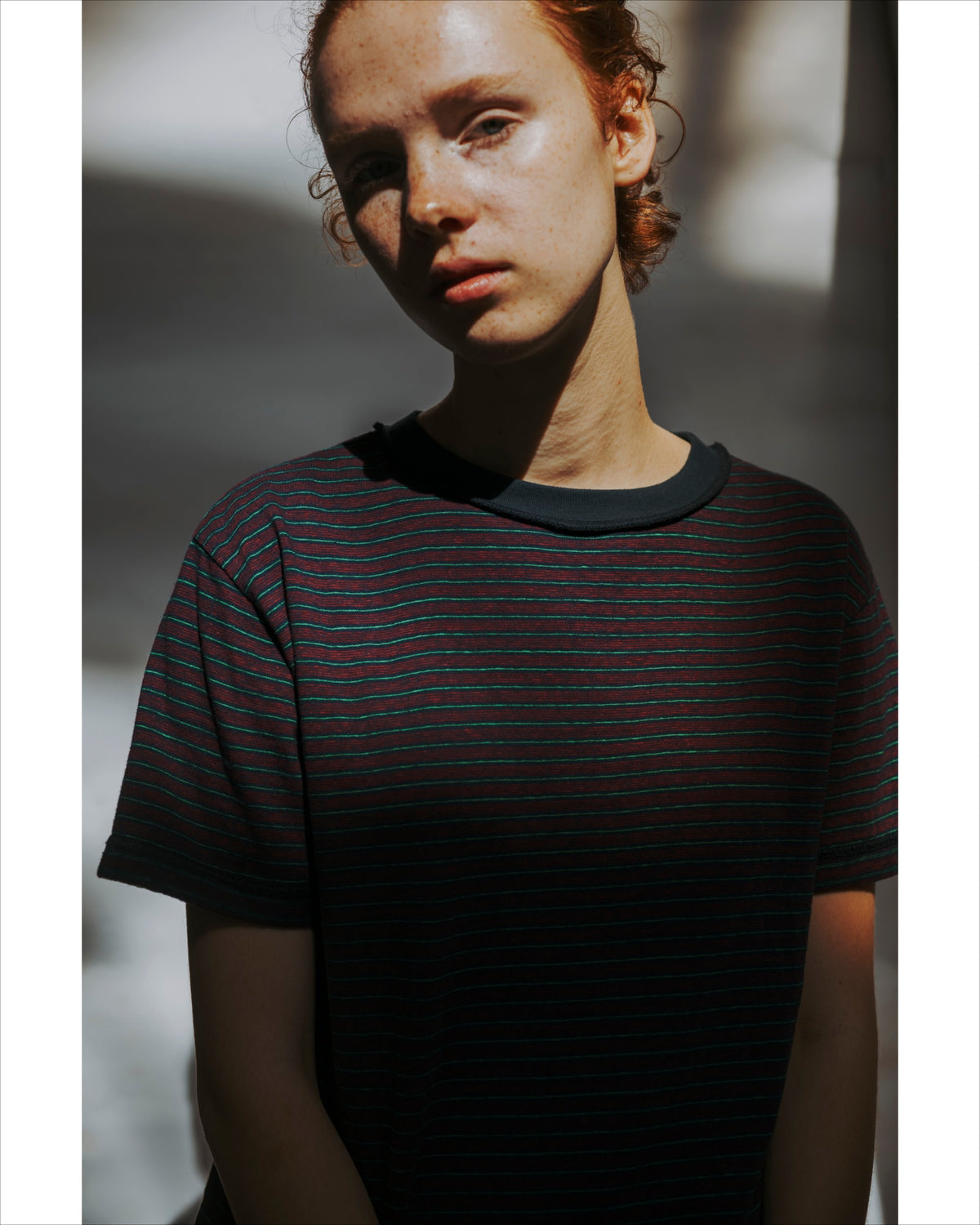 VISIBLE SEAMS BORDER TEE