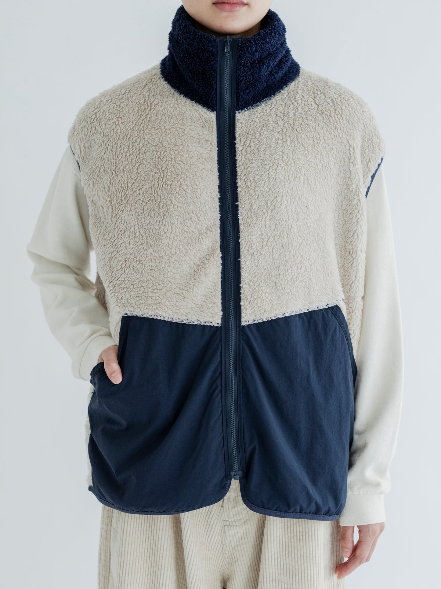 【Pre-order】PRINT/ SOLID REVERSIBLE FLEECE VEST