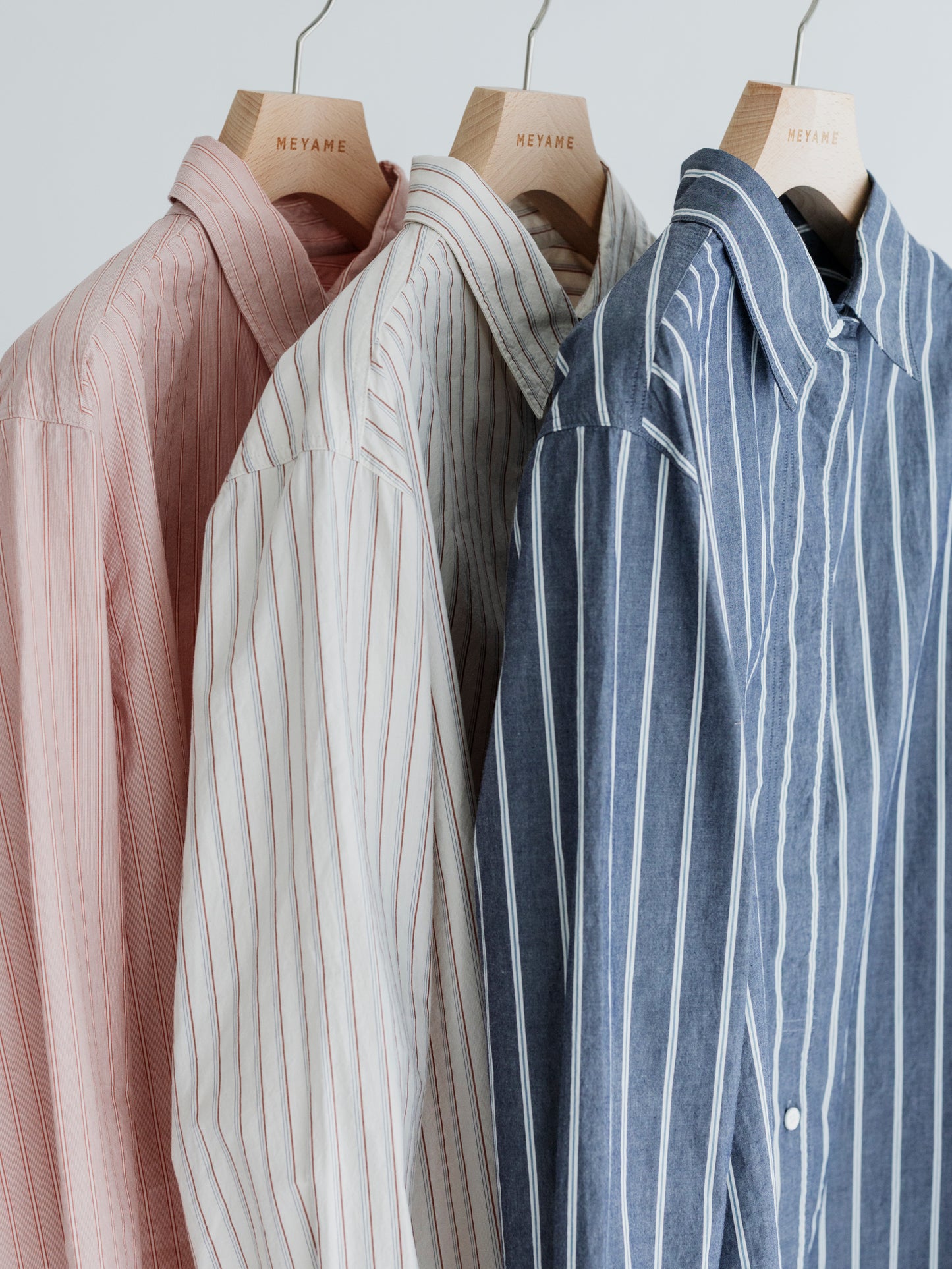 【Pre-order】STRIPED BOW-TIE BLOUSE